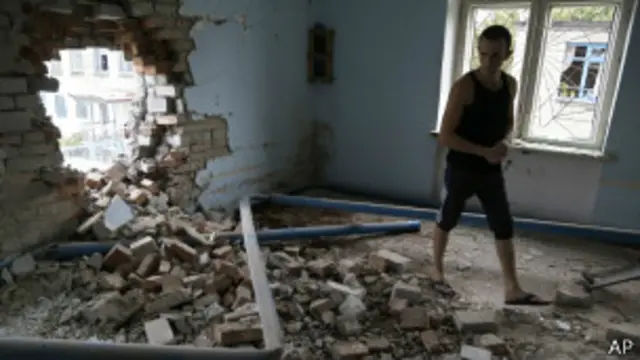 После обстрела в донецкой колонии