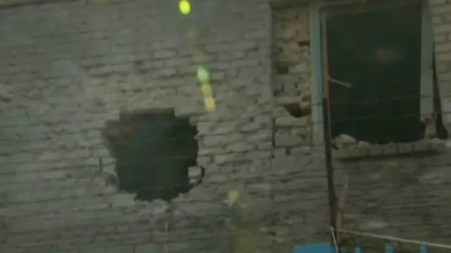 Tường nhà tù ở Donetsk bị đạn pháo cối bắn thủng