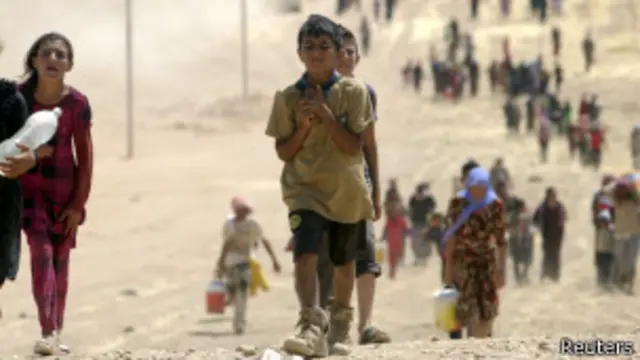 هزاران تن از ایزدی‌های شمال عراق به ارتفاعات کوهستانی پناه برده‌اند