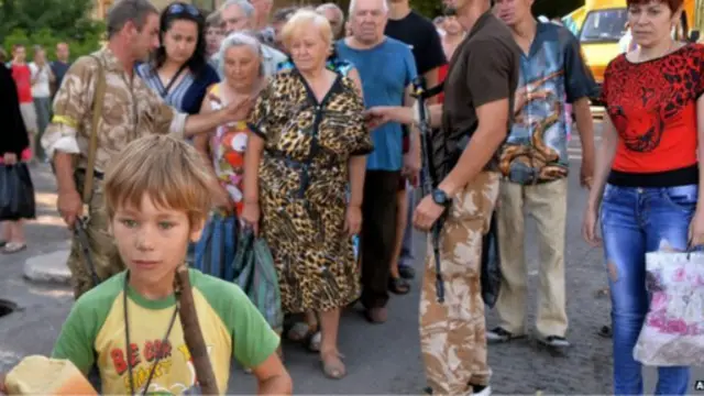 顿涅茨克和卢甘斯克的居民因为战争而面临没水、没电的情况。