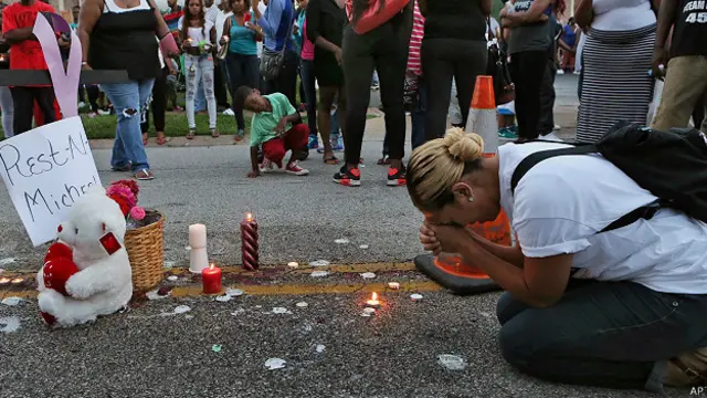 Mujer llora la muerte