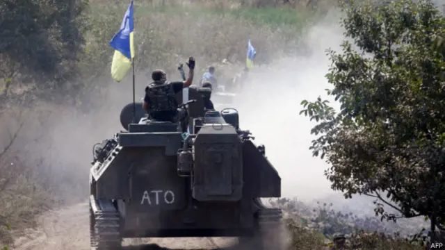 Украинские военные окружили Донецк