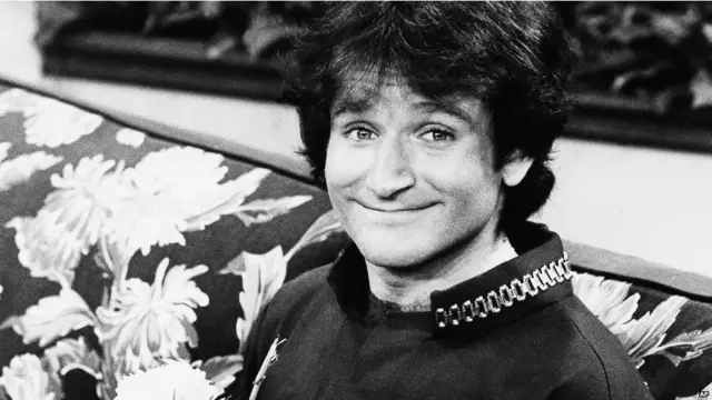 Robin Williams ficou conhecido na década de 1970 pela sua atuação como o alienígena Mork na série de TV do canal ABC "Mork e Mindy". (Crédito: AP)
