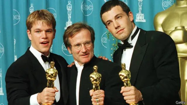 Robin Williams flanqueado por Ben Affleck y Matt Damon