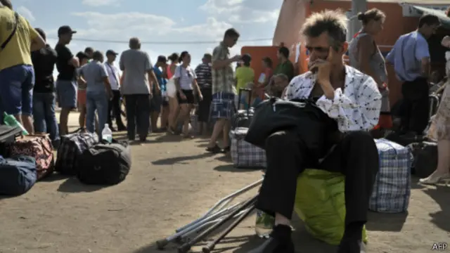 با ادامه جنگ چند هزار تن از ساکنان منطقه درگیری به اردوگاههای آوارگان پناه بردهاند