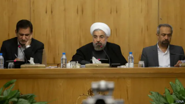 آیا سیاست اقتصادی دولت تحت تاثیر گرایش‌های سیاسی خاصی اتخاذ می‌شود؟