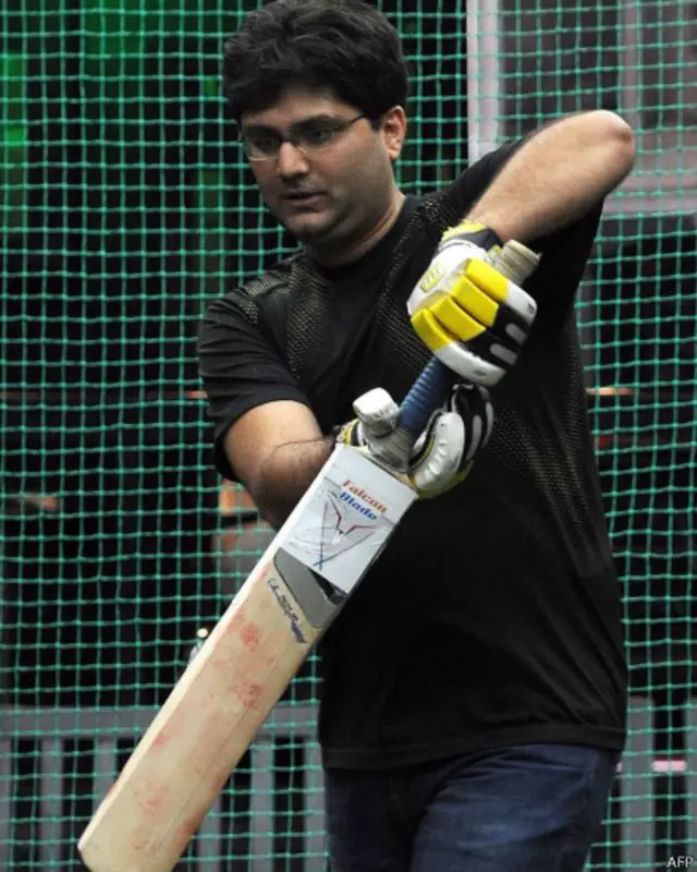 क्रिकेट बैट 'फ़ॉल्कन ब्लेड.' इसे आईआईटी मुंबई के छात्रों ने बनाया है.