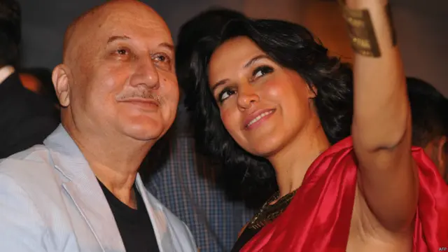 अनुपम खेर और नेहा धूपिया