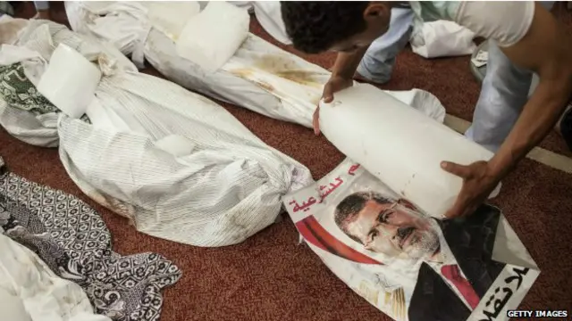 ہیومن رائٹس واچ کے ایگزیکٹیو ڈائریکٹر کینتھ روتھ کا کہنا ہے کہ حالیہ تاریخ کے دوران ایک روز میں ہونے والی یہ سب سے زیادہ ہلاکتیں تھیں