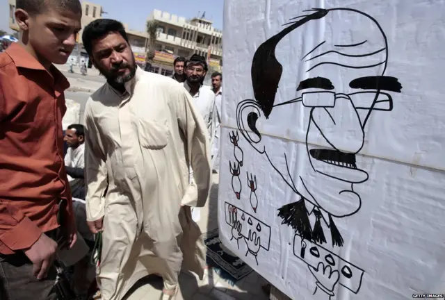 وجه كثير من العراقيين غضبهم إلى المالكي، وقد أخذوا ينظرون إليه على أنه زعيم متسلط.