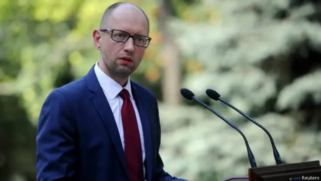 Среди санкций - полный или частичный запрет транзита всех видов ресурсов, сказал Яценюк