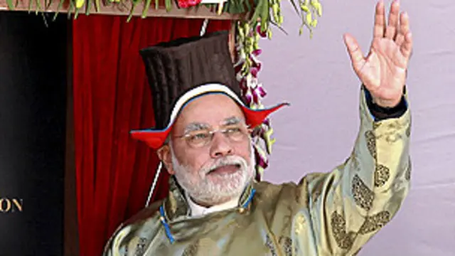 بھارتی وزیرِ اعظم نریندر مودی کا یہ چھ ہفتوں میں کشمیر کا دوسرا دورہ تھا۔ چار جولائی کو انھوں نے جموں خطے میں اودھم پور کٹرہ ریلوے لائن کا افتتاح کیا تھا