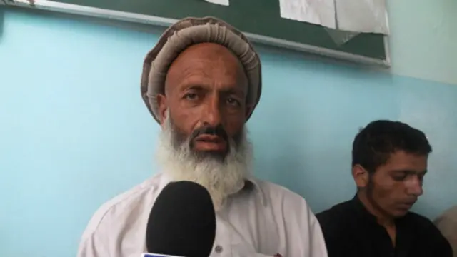 د عبدالمنان پلار په ډاکټرانو او ملایانو دواړو ګرځیدلی خو د زوی د ناروغۍ په اړه ېې درملونکي یوه خوله نه دي. ځینو ورته ویلي چې دی وېرېدلی، ځینو ېې تبه سر ته ختلې بللې او ځینې نور ورته وايي چې په ژور خپګان اخته شوی دی.