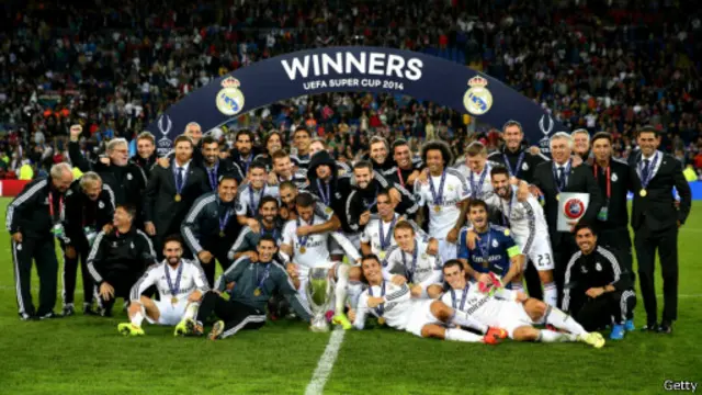 دا د سږني لوبیز کال تر پیل د مخه د ریال ماډرېډ لومړی کپ دی چې و یې ګاټه.