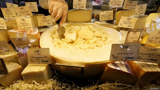 прилавок с сыром