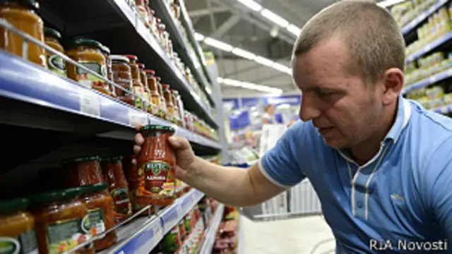 покупатель в магазине