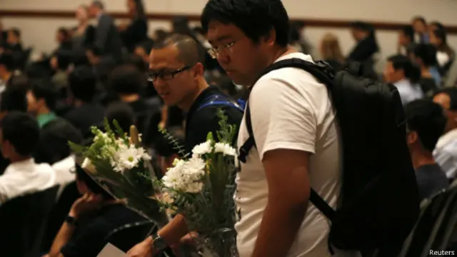 不少中国留学生出席了8月1日在南加大校园举行的悼念追思会。