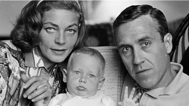 白考尔与她的第二任丈夫杰森•罗巴兹（Jason Robards），以及他们的孩子山姆（Sam）。