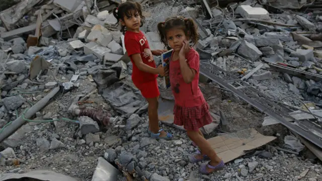 الصواريخ الإسرائيلية أدت إلى تدمير آلاف المنازل في القطاع.