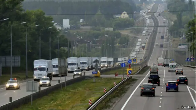 کامیون‌های حامل کمک‌های بشردوستانه روسیه به مرز با اوکراین نزدیک می‌شوند