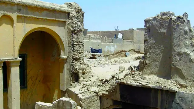 خو دا لومړی ځل نه دی چې دغه ډول کړنې په دغه ولایت کي ترسره کیږي، وړاندې د ایران له خوا د حضرت محمد (ص) د خرقې د زیارت د یوې لرغونې پنجرې لیرې کولو او پر ځای یې د یوې نوې المونیمي پنجرې لګول او میاشت وړاندې د نارنج ماڼۍ د یوې برخې نړول وروستۍ بېلګې دي.