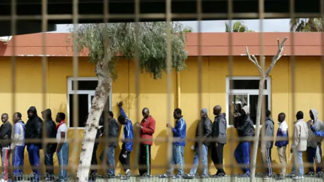 خبریالان وايي دا د کډوالو لوړه شمېره ده چې په دومره کم وخت کې اسپانیا ته اوړي.