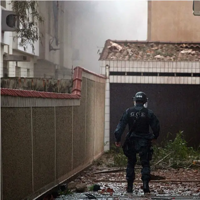 Aeronave caiu nesta quarta-feira em bairro residencial da cidade de Santo