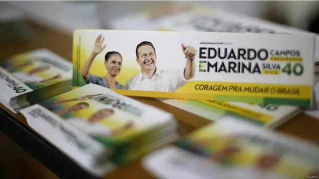 Aeronave caiu nesta quarta-feira em bairro residencial da cidade de Santo