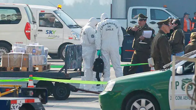 Carabineros inspeccionan la zona donde se llevó a cabo el atraco
