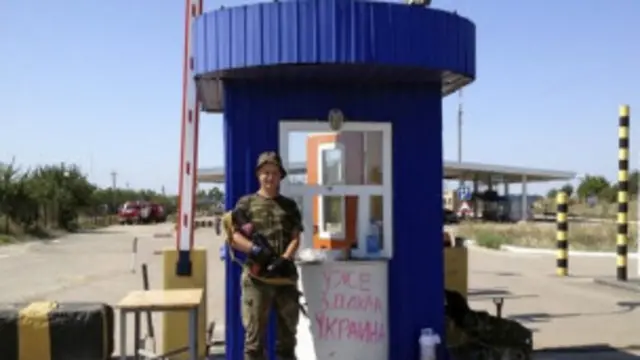 يتخوف الأوكرانيون من أن تكون هذه المساعدات غطاء لتحرك عسكري في البلاد