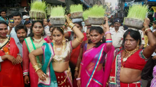 মানবী বন্দ্যোপাধ্যায়ের এই অর্জনকে ভারতের তৃতীয় লিঙ্গভুক্তরা অনেকেই স্বাগত জানাচ্ছেন।