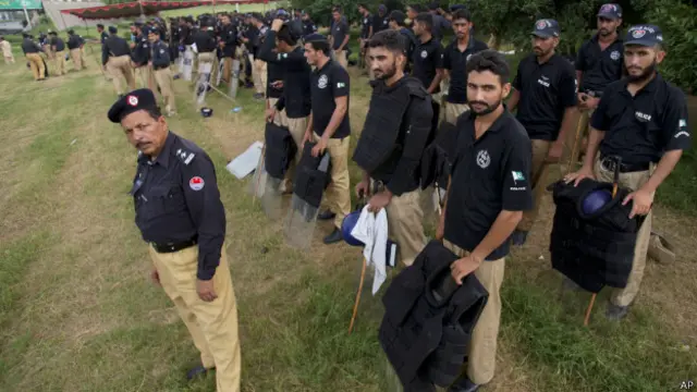 اسلام آباد میں اس موقعے پر ایک اندازے کے مطابق 20000 سے زیادہ پولیس اہلکار تعینات کیے گئے ہیں