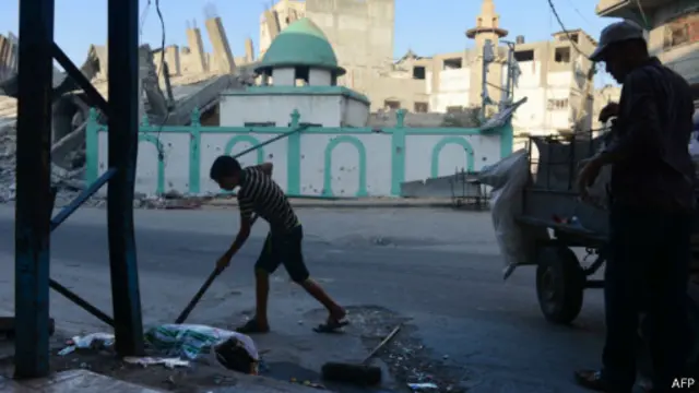 آثار الدمار تنتشر في جميع أرجاء غزة.