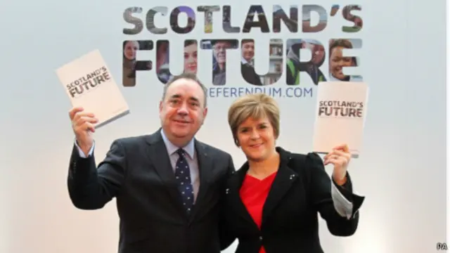 蘇格蘭首席部長亞歷克斯•薩蒙德(左)和第一副部長尼古拉•斯特金