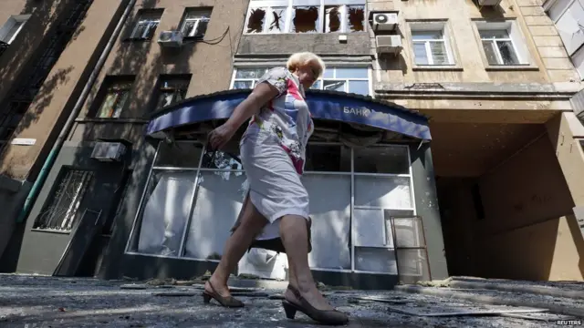 Поврежденный обстрелом дом