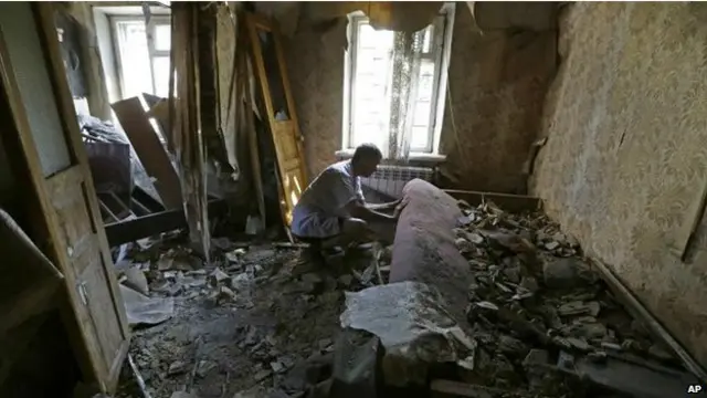 顿涅茨克的民房遭到炮击