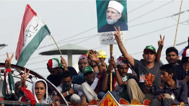 عمران خان کے آزادی مارچ کے کچھ ہی دیر بعد طاہر القادری کا انقلاب مارچ بھی روانہ ہوا۔