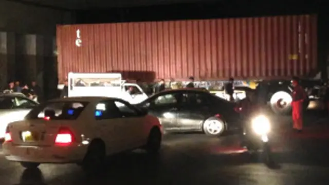 زیرو پوائنٹ کے علاقے کو ایک بار پھر کنٹینر لگا کر بند کیا گیا ہے