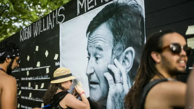 ادای احترام هواداران رابین ویلیامز در بوداپست