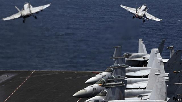 美軍F-18戰機和無人機參加了空襲行動。