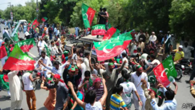 ’بارات تو ڈی چوک تک پہنچ گئی ہے اب سٹیٹ رٹ کے گھوڑے پر سوار دولہا بھی آتا ہی ہوگا‘