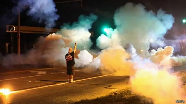 ۶۷ درصد از ساکنان فرگوسن سیاهپوست‌اند اما نسبت آنها در سطوح مدیریتی و امنیتی شهر ناچیز است