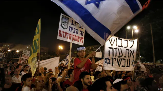 جرت المظاهرة في ساحة اسحق رابين بتل ابيب