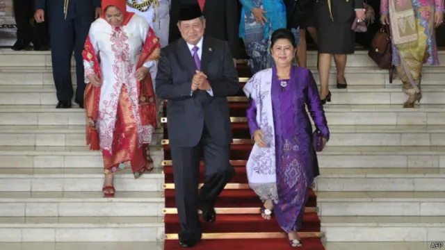 Presiden SBY dan ibu negara sesaat menjelang meninggalkan gedung DPR.