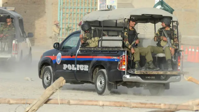 اس اطلاع کے بعد ان حملہ آوروں کے خلاف کاروائی کی گئی جس میں دونوں حملہ آور ہلاک ہوگئے۔ آئی جی پولیس کے مطابق اس علاقے سے چار بم بھی ملے جن کو ناکارہ بنا دیا گیا۔