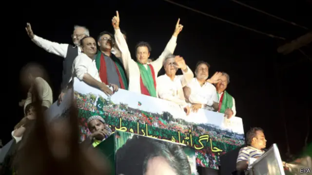 عمران خان يقود احتجاجات ضد الحكومة في إسلام أباد