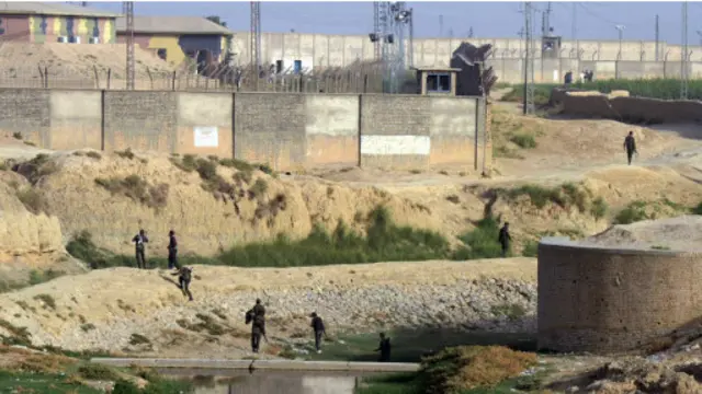 سمنګلي هوايي ډګر د پاکستان د پوځ اړوند اډه هم ده.