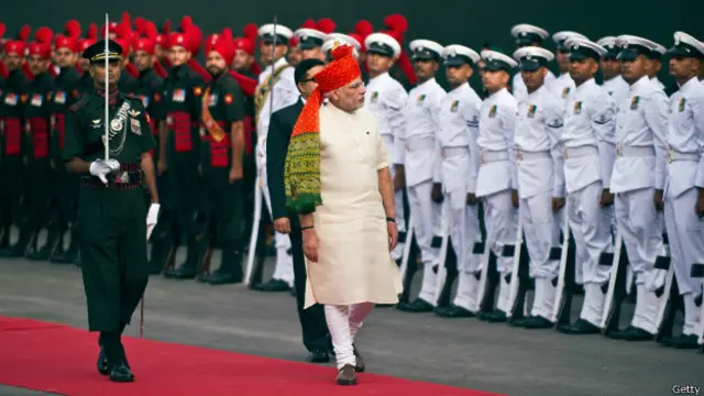 与许多过去的印度总理不同，莫迪的讲话并没有太着重诸如巴基斯坦等大的议题。相反，他指出了一些更加棘手的社会问题。