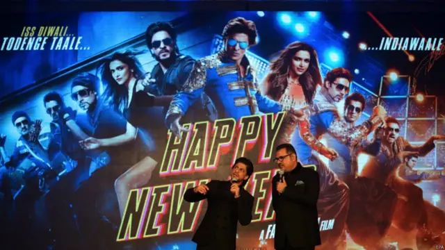 'हैप्पी न्यू ईयर' फिल्म के कलाकार शाहरुख खान और बोमन ईरानी