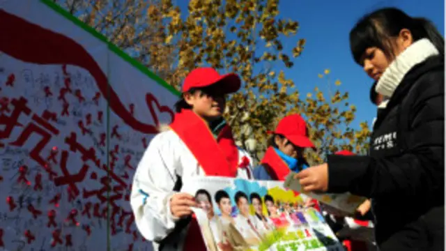 Campaña en China por el Día Internacional del SIDA 